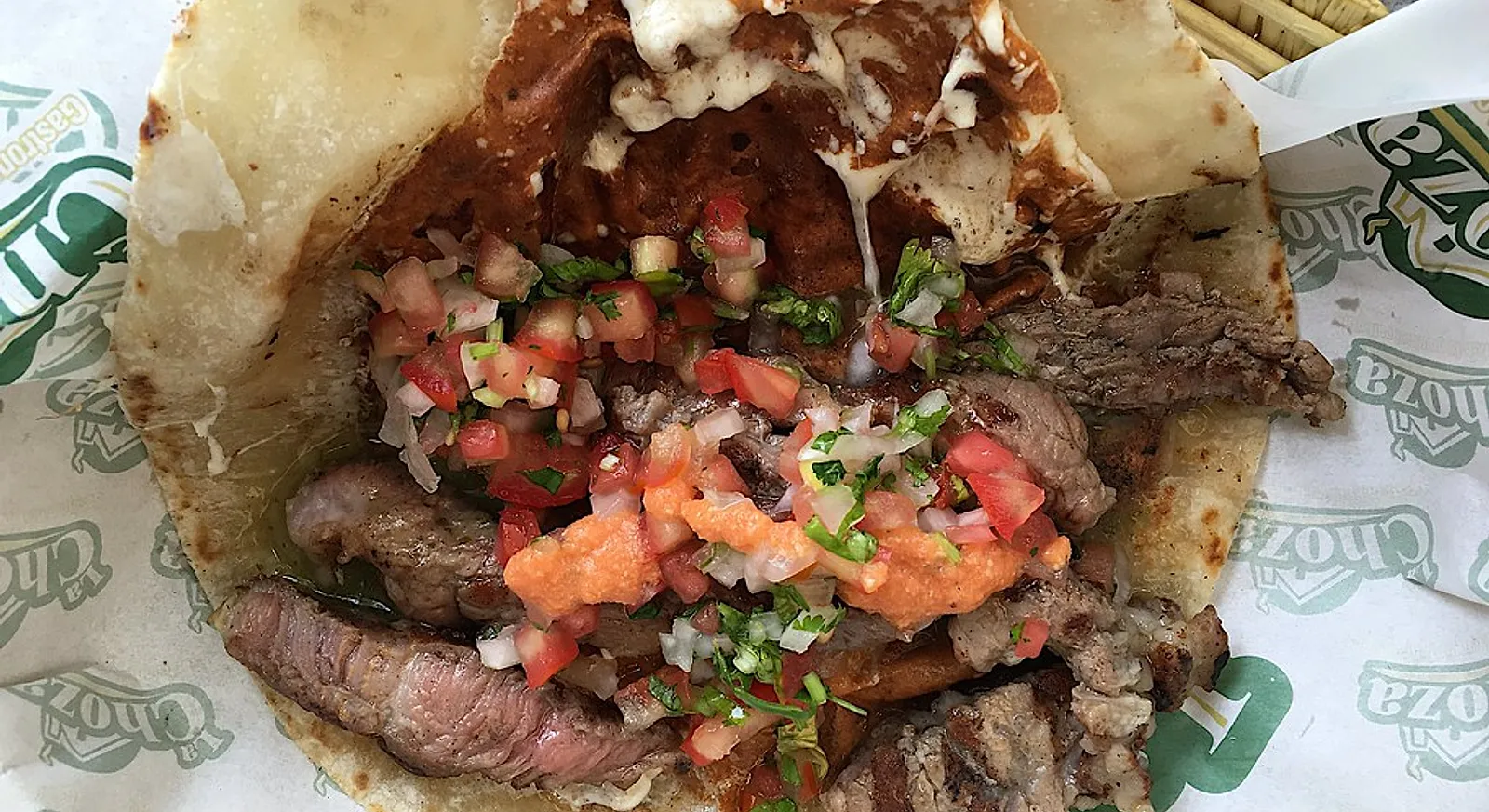 Steak tacos with salsa and onion at La Choza